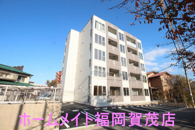 【福岡市早良区小田部のアパートの建物外観】