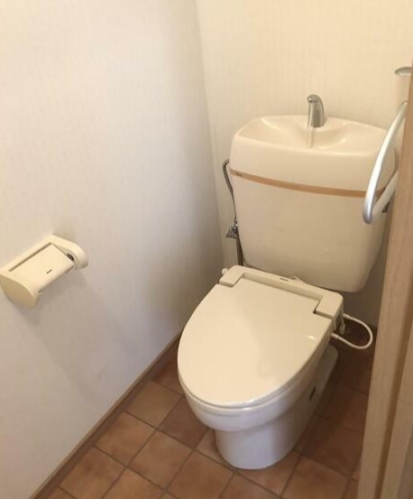 トイレ　温水洗浄便座