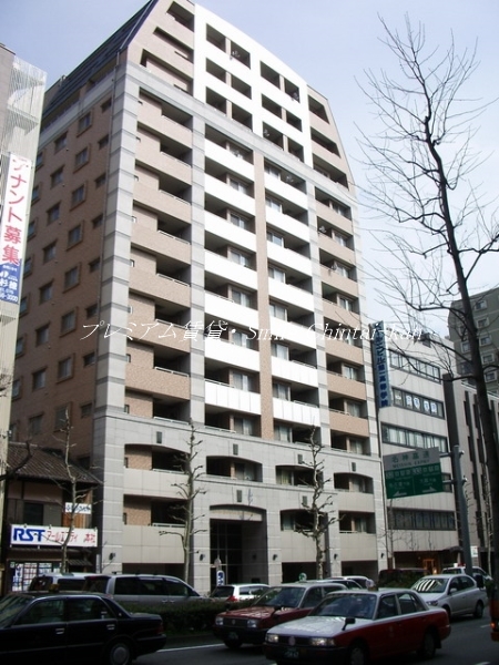 京都市下京区五条烏丸町のマンションの建物外観