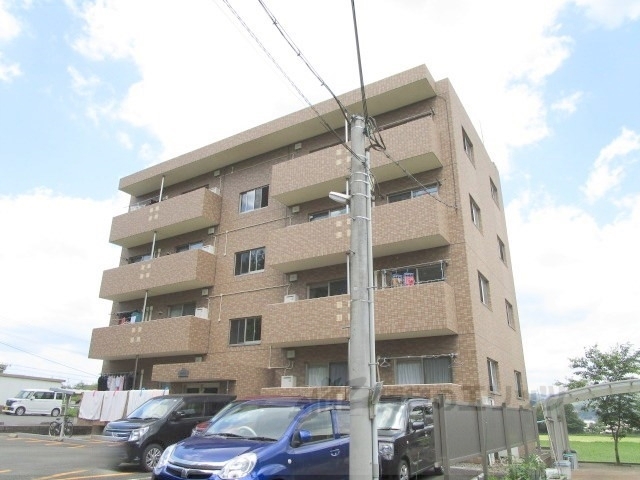 船井郡京丹波町蒲生のマンションの建物外観