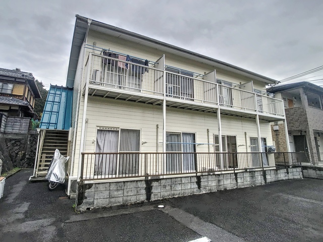 甲賀市水口町東名坂のアパートの建物外観