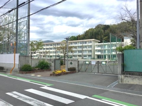 【グランデール　一本松の小学校】