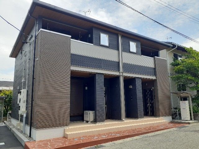 【長野市上松のアパートの建物外観】