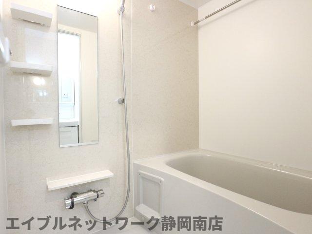 バス・シャワールーム　お風呂で日々の疲れを落としましょう