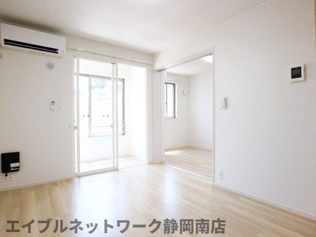 居室・リビング　ゆったり過ごせる居間です