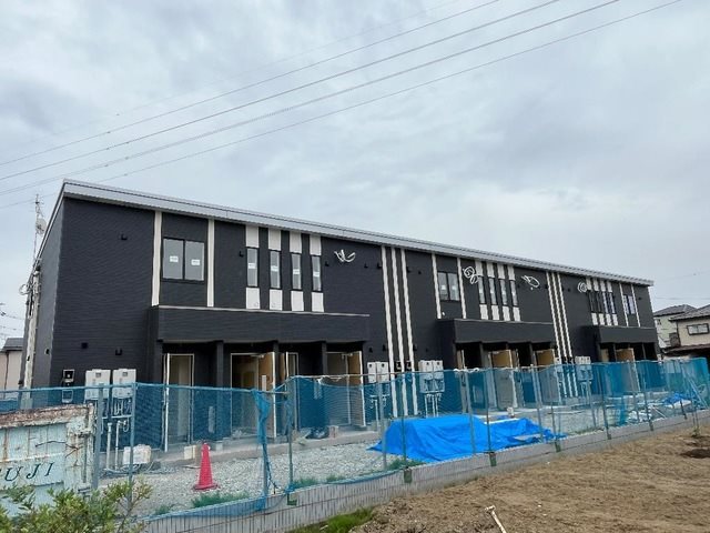 草加市谷塚仲町のアパートの建物外観