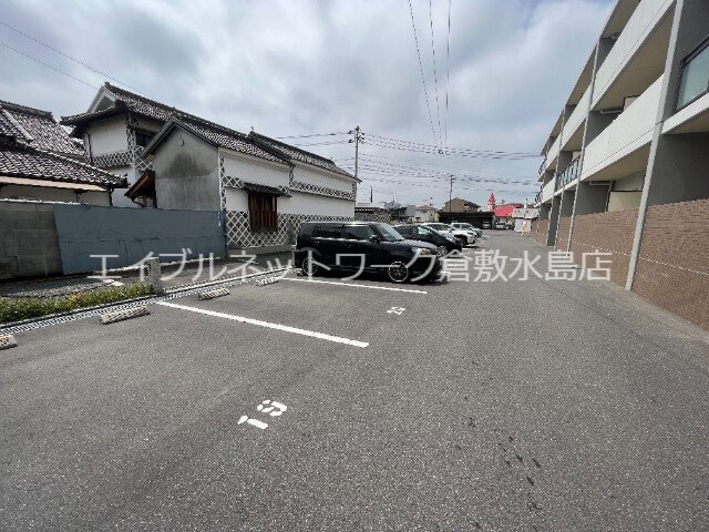 【総社市門田のマンションの駐車場】