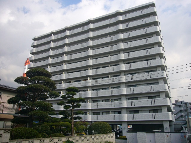 【ライオンズマンション皇后崎公園の建物外観】