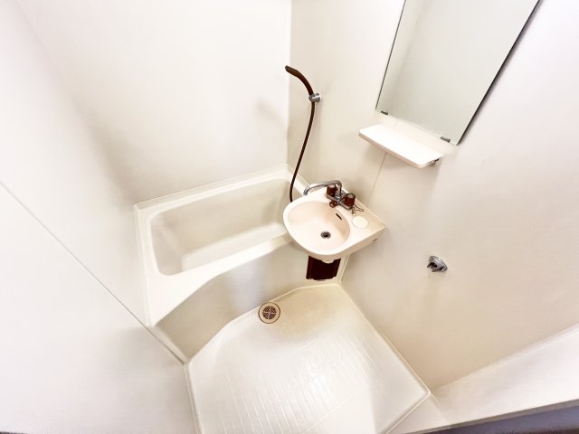 バス・シャワールーム　※別部屋参考写真