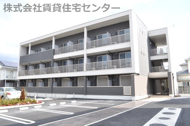 【和歌山市津秦のマンションの建物外観】