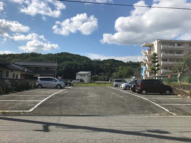 【ビレッジハウス沢野本の駐車場】