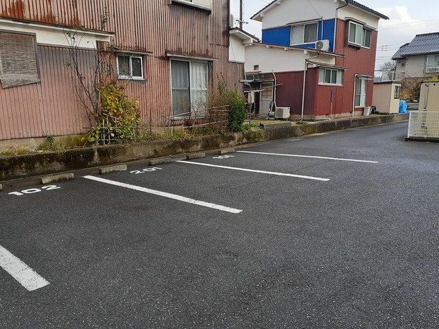 【リュミエールの駐車場】