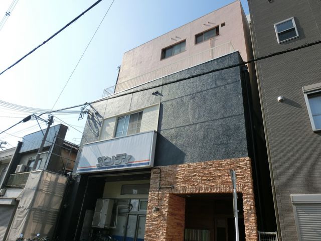 田辺フジタビルの建物外観