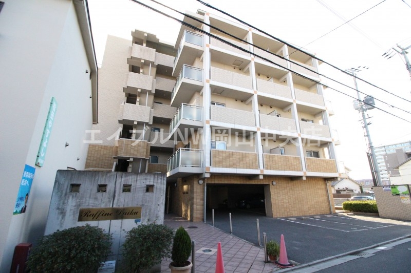 岡山市北区大供表町のマンションの建物外観