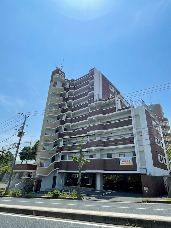 【北九州市八幡西区浅川学園台のマンションの建物外観】