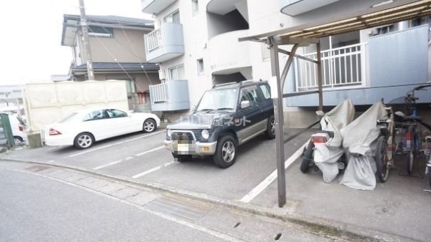 【富士市中之郷のマンションの駐車場】