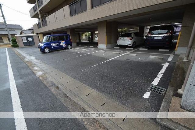 エントランス　駐車場