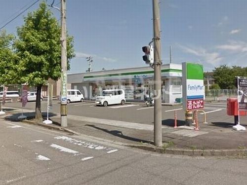 コンビニ　ファミリーマート 福井北四ツ居店（コンビニ）まで701m
