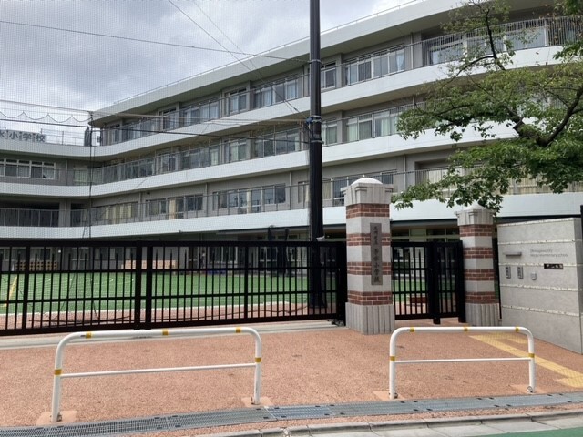 小学校　品川区立芳水小学校（小学校）まで424m