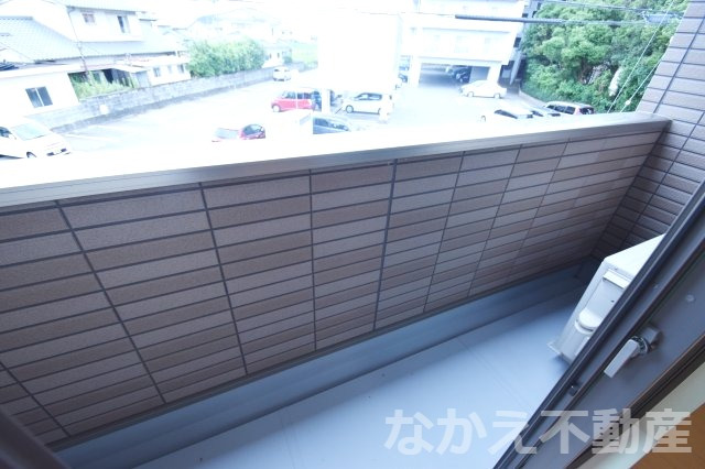 バルコニー　お洗濯にも便利なバルコニー付き