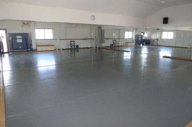 その他　ご入居者様は１時間通常１，５００円の隣地スタジオを半額の７５