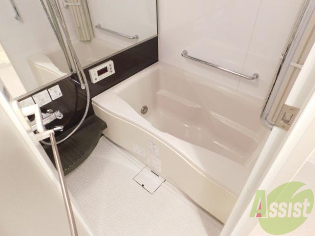 バス・シャワールーム　広々お風呂は魅力的ですね。