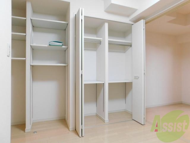 収納　広々収納、棚もついてます。