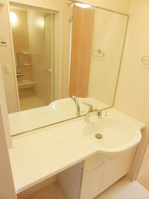 洗面設備　欠かせない独立洗面台です。