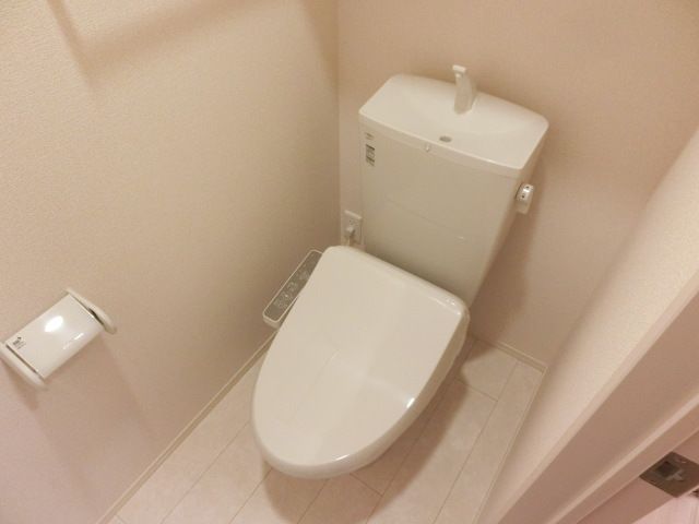 トイレ　ウォシュレット付きです。