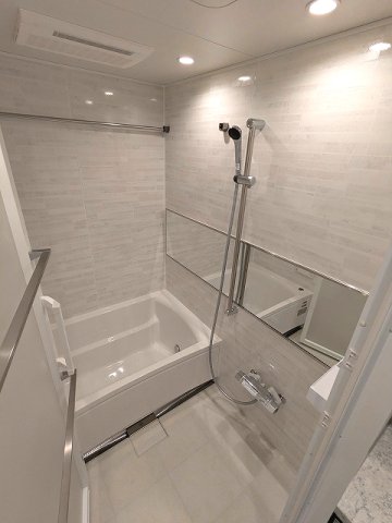 バス・シャワールーム　追焚オートバス、浴室換気乾燥機