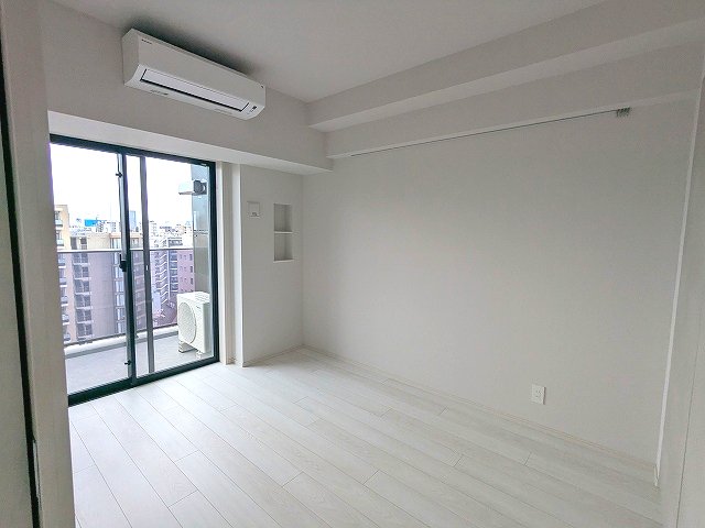 その他設備　5.5帖洋室、バルコニーに面した明るい室内、14F室内からス