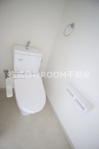 トイレ　落ち着いた色調のトイレです