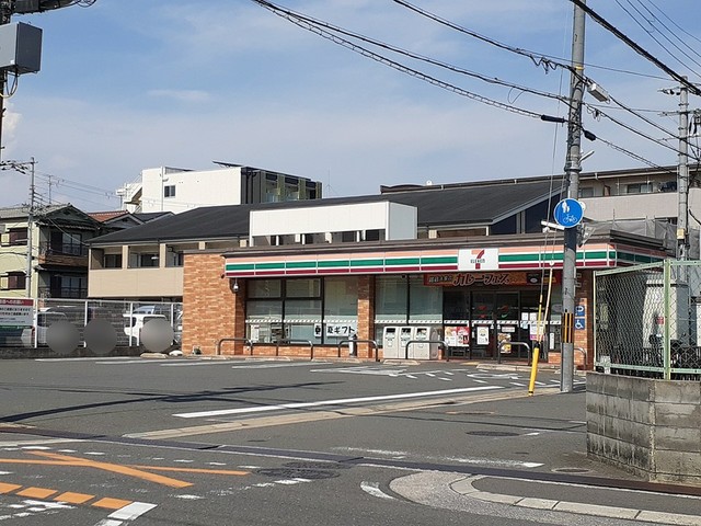 コンビニ　セブンイレブン様（コンビニ）まで283m