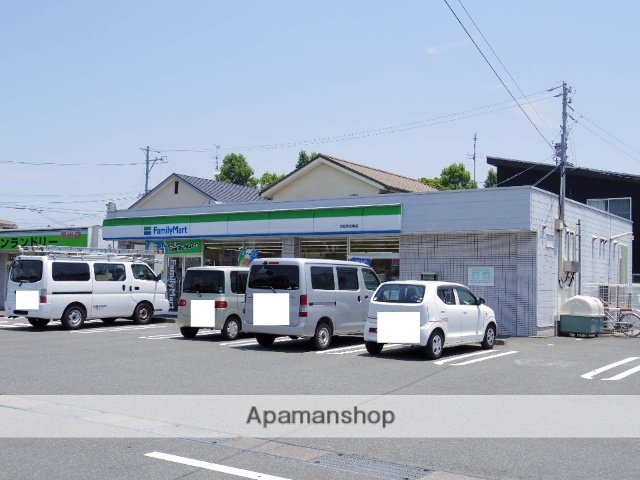 コンビニ　ファミリーマート（コンビニ）まで857m