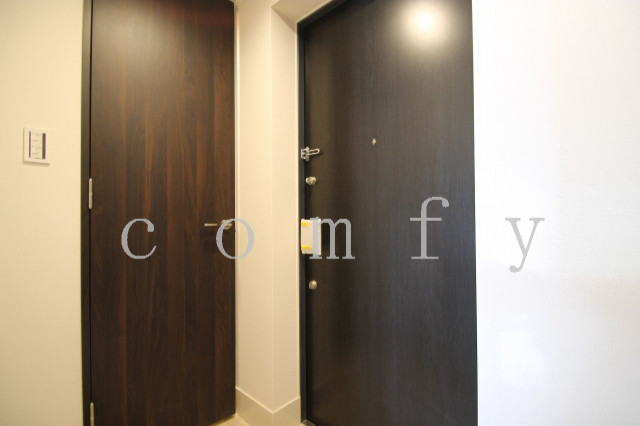 玄関　ダブルロックの玄関