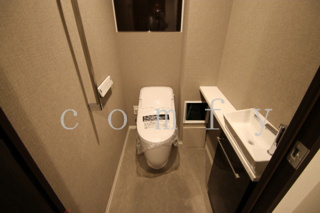 トイレ　タンクレストイレ　洗面台付き
