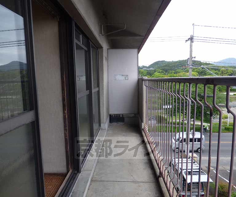 バルコニー　広々としたベランダです。