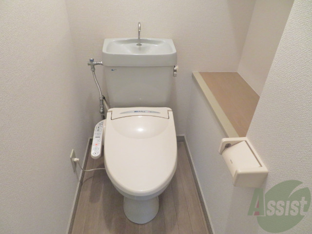 トイレ　ウォシュレットが付いてるので、いいですね。