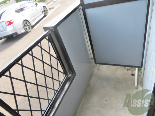 バルコニー　バルコニーもあるので、外を眺めるにはいいですね。