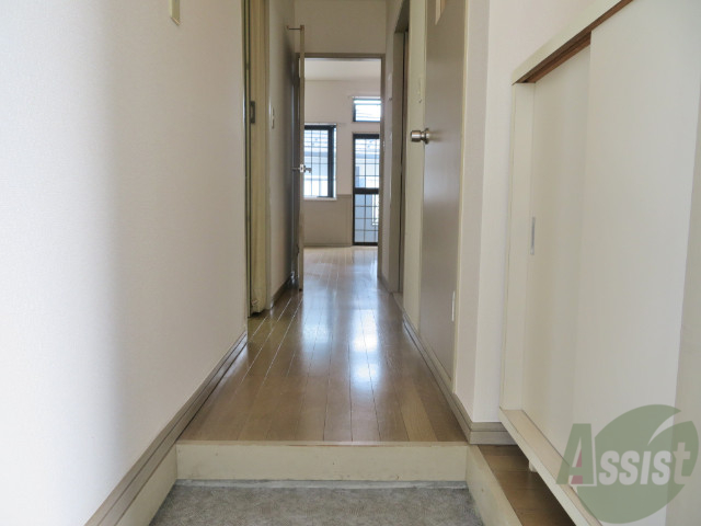 玄関　玄関から見ても、シンプルで住みたくなりますね。