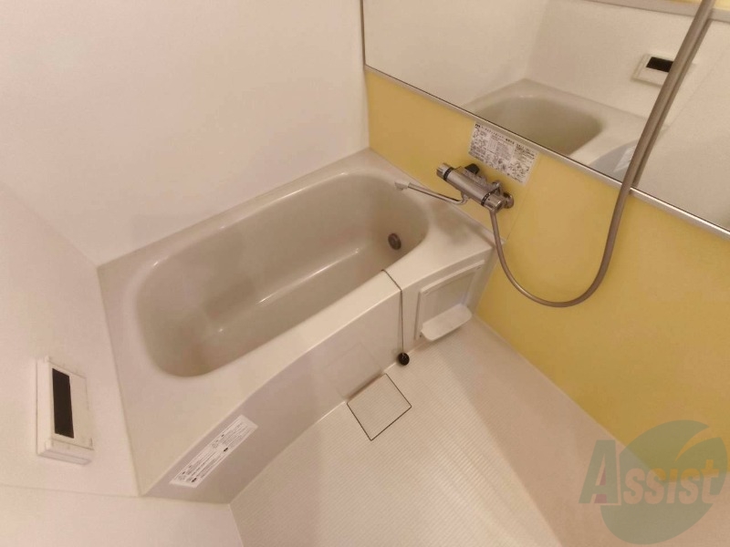 バス・シャワールーム　お風呂になります。一日の疲れを癒してくださいね。