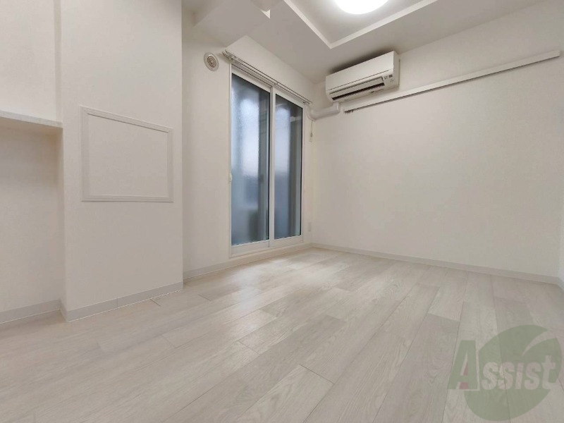 その他部屋・スペース　寝室はこちらです。光が差し込む、温かみのあるお部屋です。