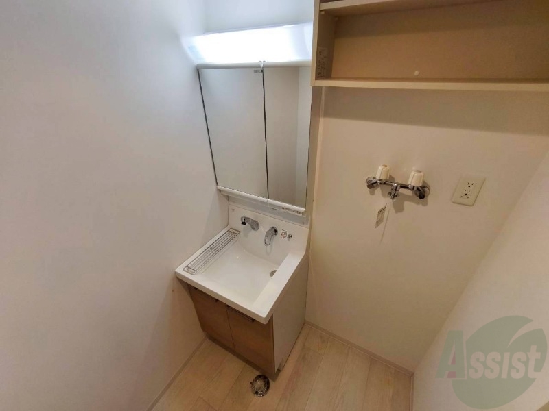 洗面設備　シャンプードレッサー。身支度はここでばっちりですね。