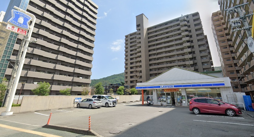 コンビニ　ローソン徳島佐古六番町店（コンビニ）まで604m