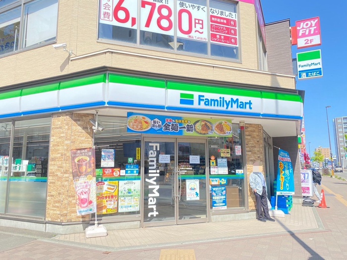 コンビニ　ファミリーマート（コンビニ）まで1000m