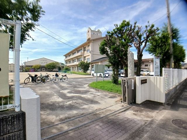 小学校　高田小学校（小学校）まで400m