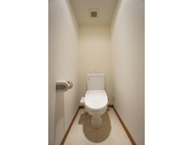 トイレ　温水洗浄便座