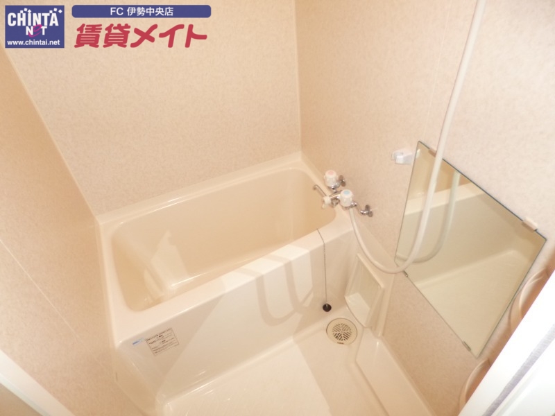 バス・シャワールーム　同一物件別部屋の写真です