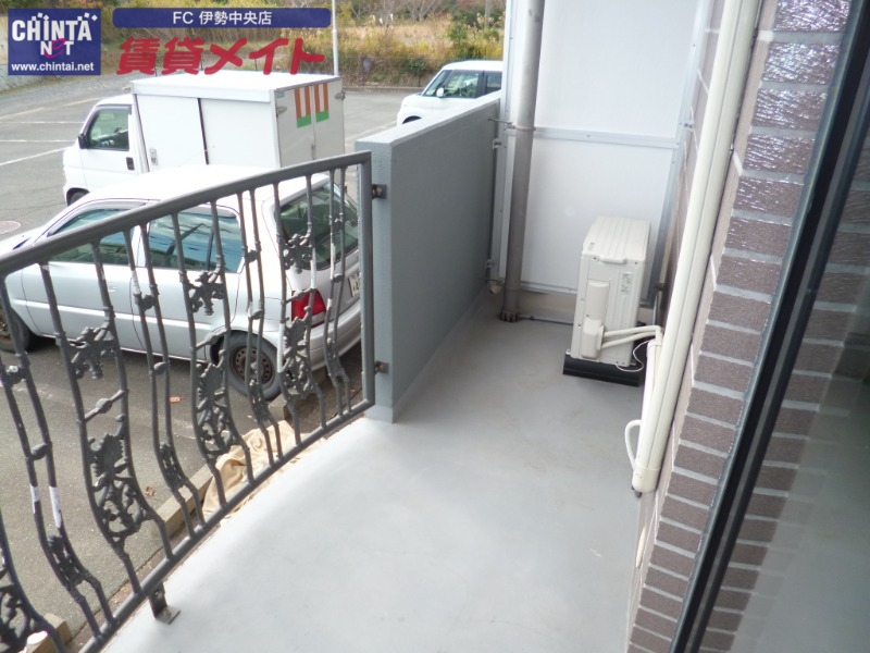 バルコニー　同一物件別部屋の写真です