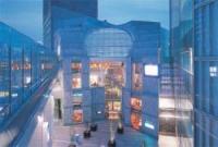 ショッピングセンター　カレッタ汐留（ショッピングセンター）まで400m